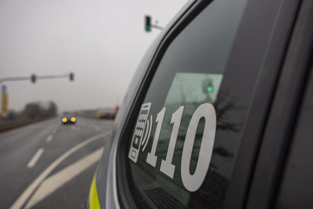 Schwandorf. Am Dienstag gegen 5.35 Uhr bremste ein 24-jähriger Wackersdorfer mit seinem BMW am Kreisverkehr in der Industriestraße, als ein 50-jähriger Tscheche mit einem Skoda auffuhr. Über 0,5 Promille; Schaden rund 9.000 Euro.