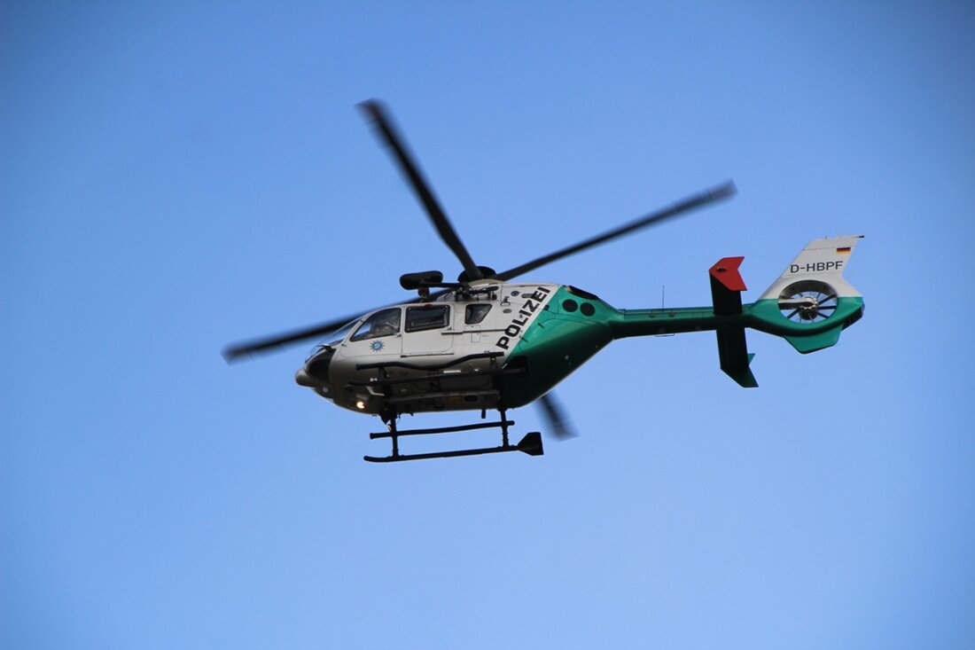 Tirschenreuth. Die Körperverletzung im Jobcenter Tirschenreuth war vorgetäuscht. Wie die Polizei gegen 16.30 Uhr mitteilte, handelte es sich bei der ganzen Aktion um einen Fehlalarm. Den ganzen Tag über war nach einem vermeintlichen Messerstecher gefahndet worden.  
