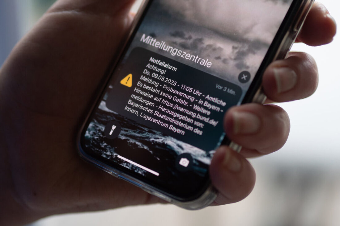 Schwandorf. Am Donnerstag, 11. September, wird ab 11 Uhr beim Bundesweiten Warntag die Warnung der Bevölkerung geprobt: Warn-Apps wie NINA und Cell Broadcast alarmieren, dazu heulen in 32 Gemeinden des Landkreises die Sirenen.