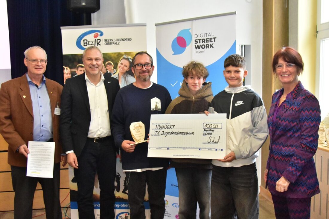 Tirschenreuth. Das T1 Jugendmedienzentrum erhält den Sonderpreis beim Jugendarbeitspreis 2024 für ein grenzüberschreitendes Projekt, das Demokratie und politisches Handeln fördert.