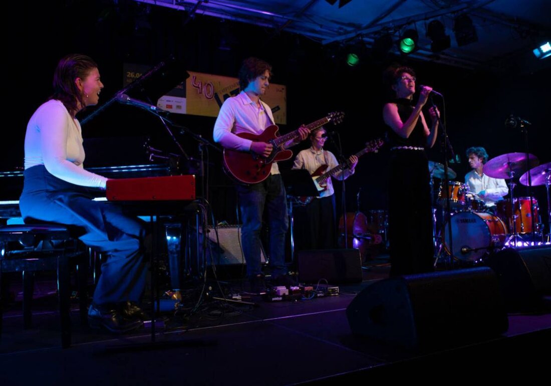 Weiden. Am Veranstaltungsort Weiden, Bistrot Paris lädt der Jazz-Zirkel Weiden ein. Ein Ticket ist über okticket.de erhältlich, weitere Hinweise gibt die Homepage jazz-zirkel-weiden.de, der Sitz ist Felixallee 18, 92.660 Neustadt an der Waldnaab.