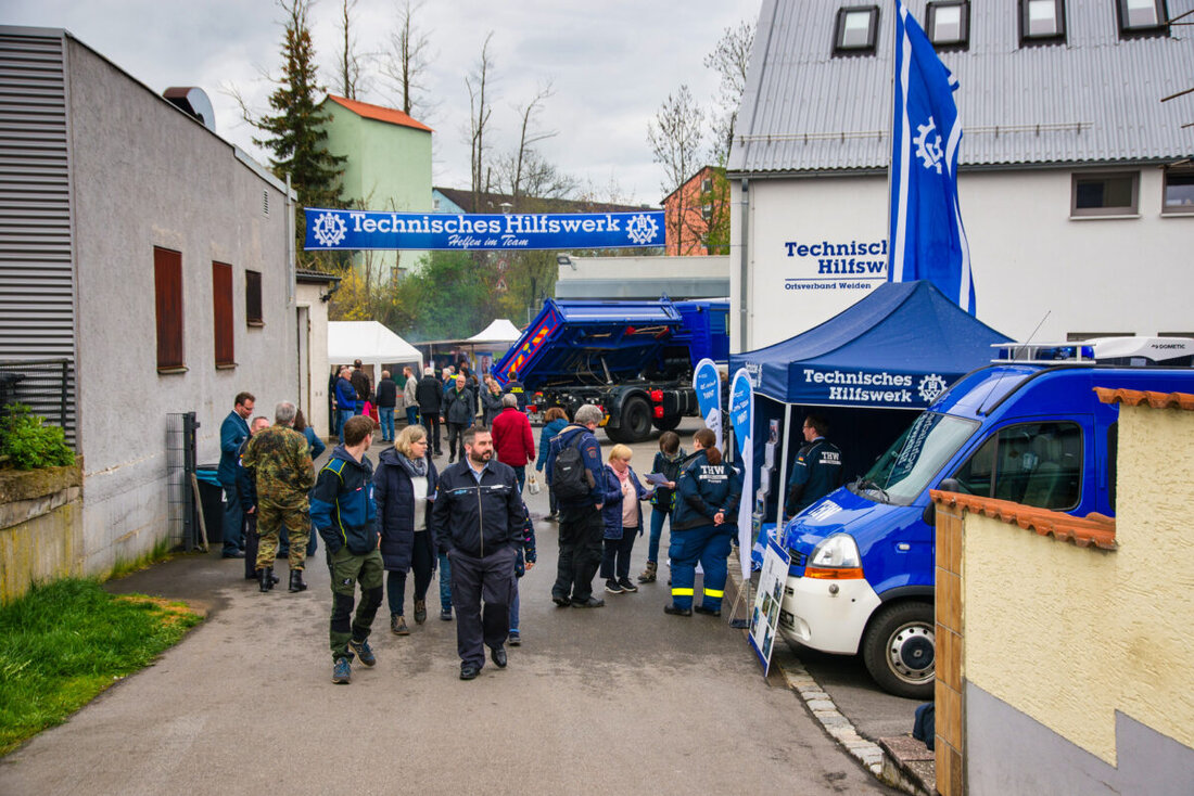 Weiden. Das THW lädt zum Festwochenende: Preisschafkopf am 17. April 2026, Gedenkgottesdienst am 18. April 2026 und Tag der offenen Tür mit Fahrzeugsegnung am 19. April 2026. Es gibt Vorführungen, Kinderquiz und Technik.