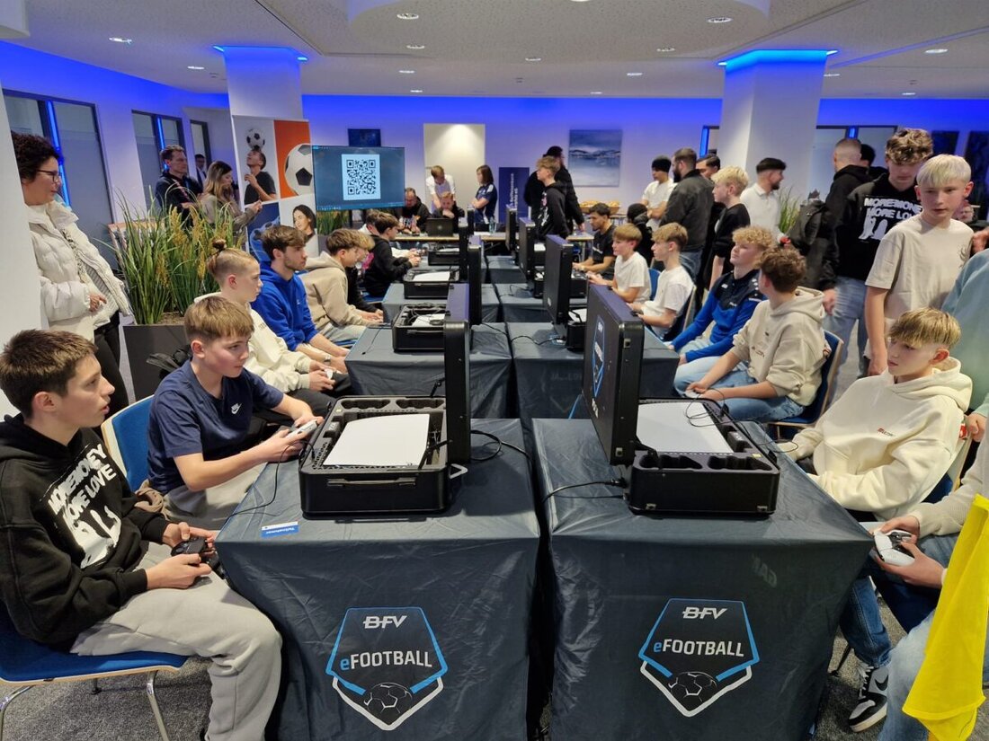 Weiden. Die E-Football-Abteilung des Bayerischen Fußball-Verbandes war am letzten Wochenende zu Gast in Weiden und lud ein zum Teamnight-Turnier in den Räumen der Volksbank Nordoberpfalz. 