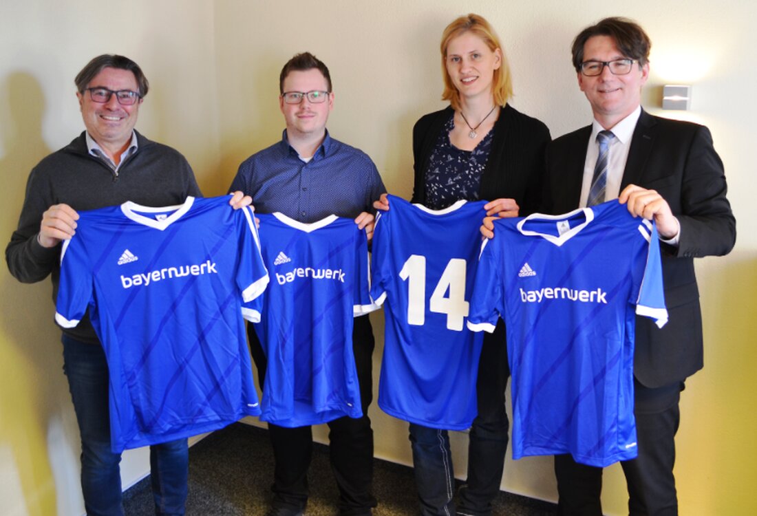 Eslarn. Die Unterstützung der Jugendarbeit bayerischer Sportvereine hat beim Bayernwerk und seinen Vorgängerunternehmen eine lange Tradition. Ein besonderes Highlight stellen dabei die Trikotsätze der Bayernwerk AG dar. Künftig läuft auch [&hellip;]