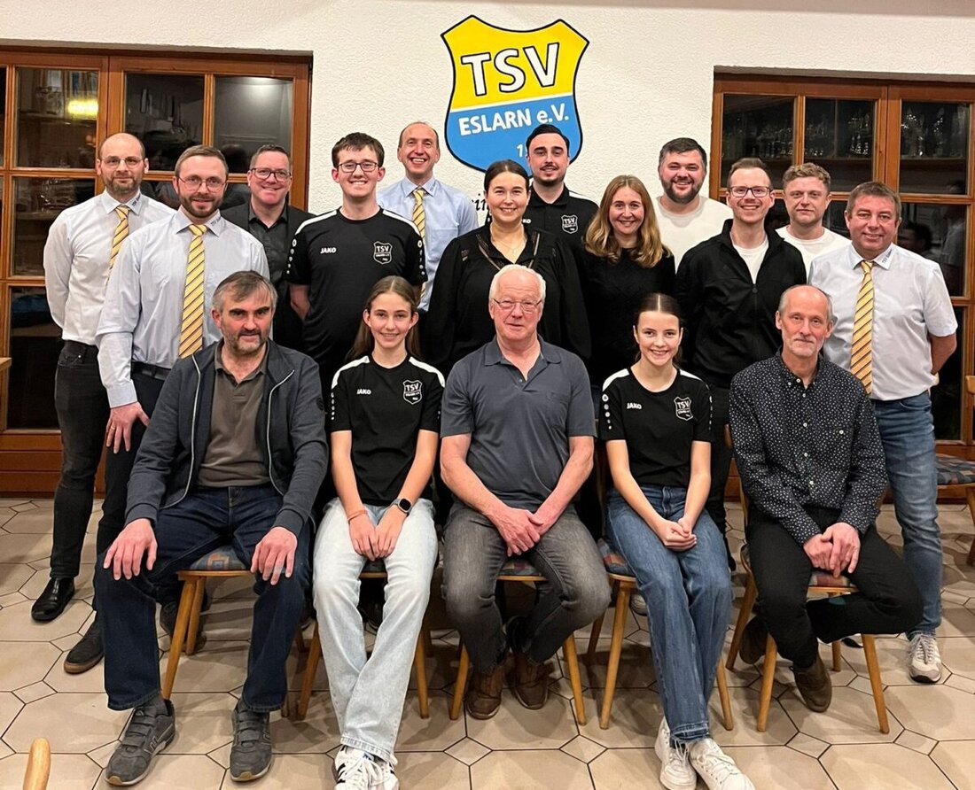 Eslarn. Bei der Jahreshauptversammlung des TSV standen Erfolge, Ehrungen und Nachwuchsarbeit im Mittelpunkt. Die Erste steht in der Kreisliga Nord auf dem vierten Platz; 90 Kinder trainieren in sieben Teams.