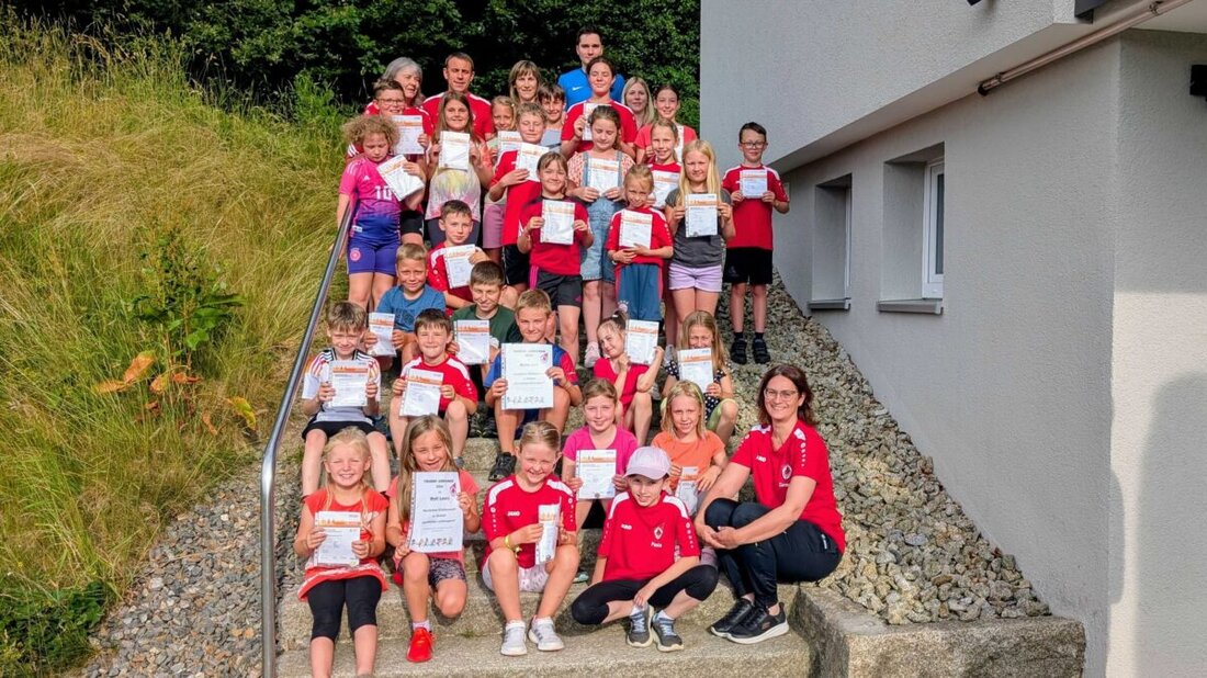 Flossenbürg. Der TSV Flossenbürg zeichnete Teilnehmer für ihre Leistungen beim Deutschen Sportabzeichen 2024 aus, mit 19 goldenen Auszeichnungen. Trainings für das Sportabzeichen 2025 starten jeden Donnerstag.
