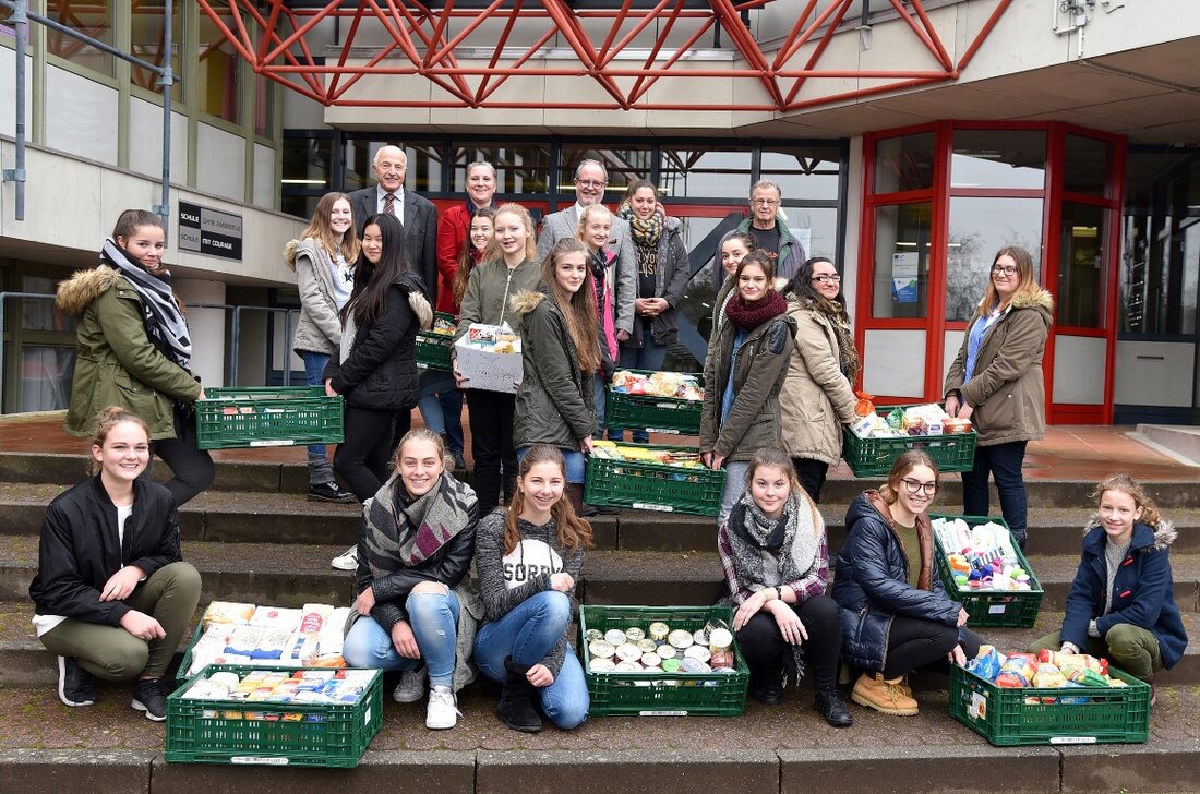 Weiden. Im Rahmen eines sozialwissenschaftlichen Unterrichtsprojekts haben Schülerinnen der 9. Jahrgangsstufe des Elly-Heuss-Gymnasiums eine große Sammelaktion zugunsten der „Weidener Tafel e.V.“ organisiert und durchgeführt. Thema der Aktion : „650 Ellys – [&hellip;]