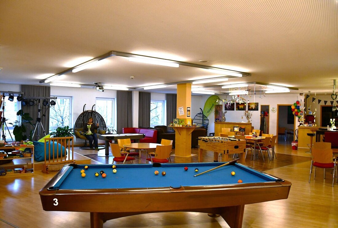 Burglengenfeld. Im Rahmen der Familienwoche lädt der Bürgertreff am Freitag, 15. Mai 2026, von 16 bis 19 Uhr zum Tag der offenen Tür in den Kinder- und Jugendtreff. Es gibt Spiele, Kinderyoga und einen Computerworkshop.