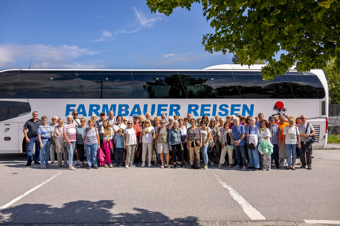 Weiden. Die Siedlergemeinschaft Eigenheim Mooslohe brach mit 56 Teilnehmern zur Tagesfahrt nach Passau auf: Veste Oberhaus, Schifffahrt auf Donau und Inn, Stadtführung und der Stephansdom machten den Ausflug zum Höhepunkt.