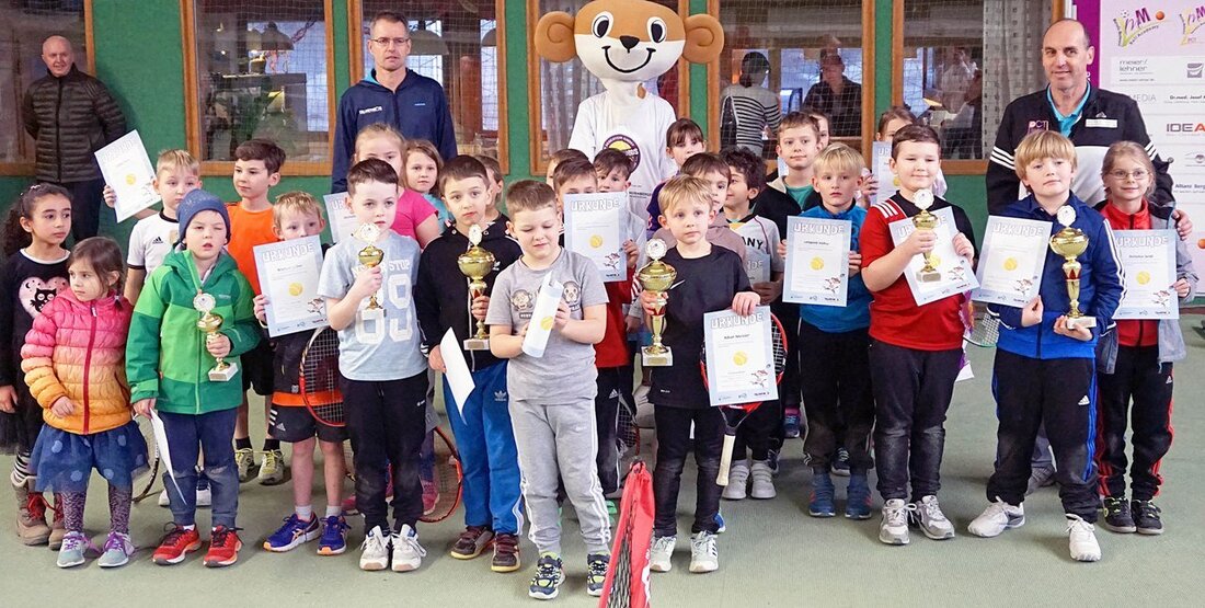 Weiden. Insgesamt 25 Kinder sind am Sonntag beim TC Grün-Rot Weiden am Start gewesen. Für einige Kinder war es dabei das allererste Turniererlebnis – doch sie spielten spannende Partien wie [&hellip;]