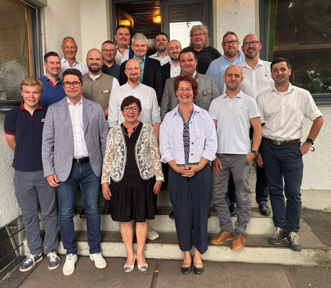 Neustadt/WN. Die CSU Neustadt/WN hat ihre Bürgermeisterkandidatin für die Kommunalwahl am 8. März vorgestellt: Tanja Kippes wurde mit großer Mehrheit in geheimer Abstimmung nominiert. 42 von 46 stimmberechtigten Mitgliedern sprachen sich für die 51-jährige Mittelschullehrerin aus. Eine Gegenkandidatur gab es nicht.