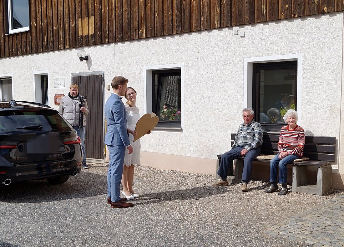 Eschenbach. Tanja Dunzer aus Eschenbach und Florian Braun aus Waldeck hatten sich lange auf diesen Tag vorbereitet. Alles war geplant, für den schönsten Tag im Leben. Doch plötzlich kam alles [&hellip;]