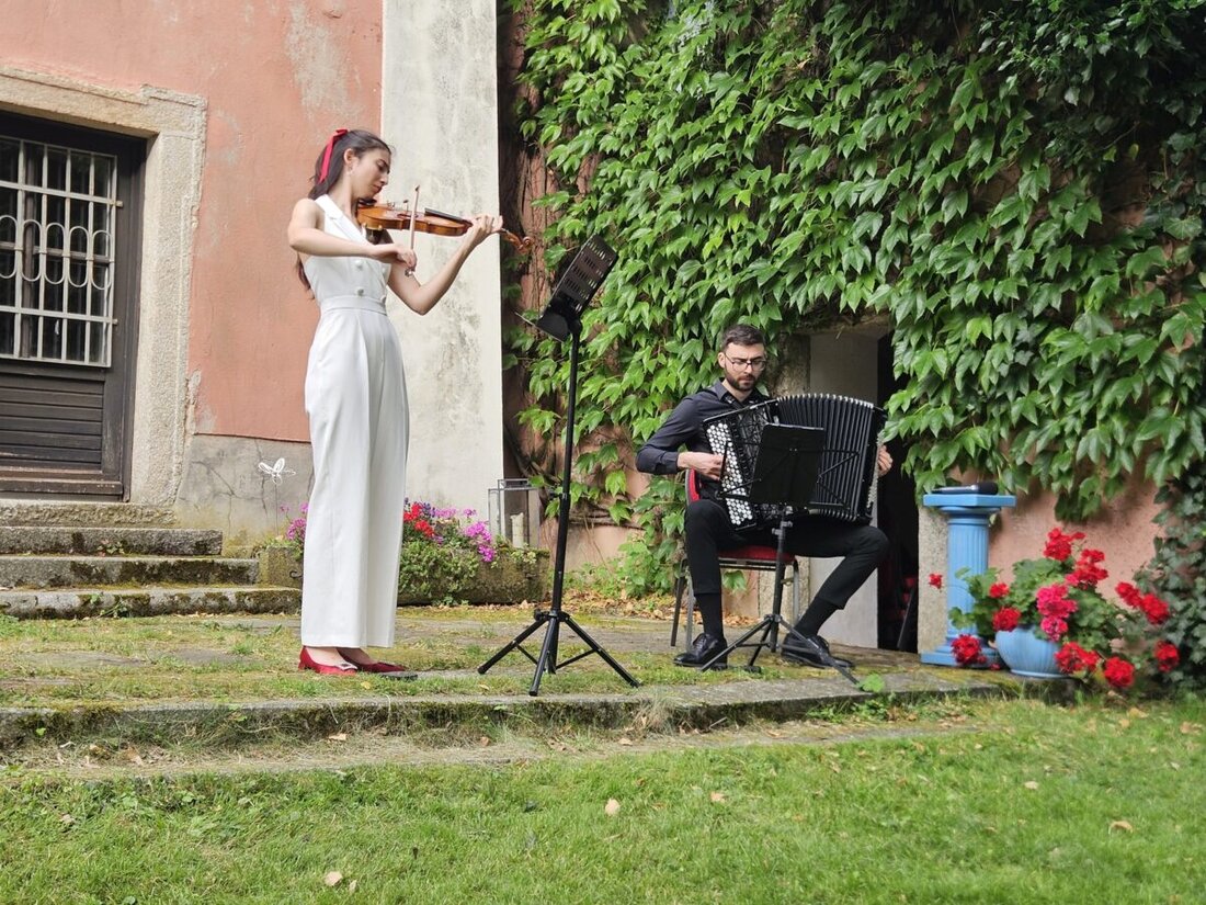 Wurz. Das Duo StringBreeze begeisterte bei den 39. Wurzer Sommerkonzerten am 26. Juli 2026 mit dem Programm Tanz durch die Epochen. Elisso Gogibedaschwili und Marko Trivunovic schufen tanzende Klangbilder von Barock bis Tango.