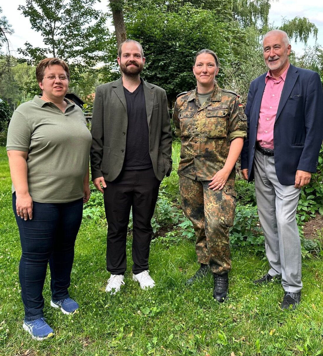 Weiden. Der Stadtverband für Leibesübungen nimmt den Tanzsportverein Höllriegl's e.V. auf und diskutiert Kooperationen mit der Bundeswehr zur Stärkung des regionalen Vereinslebens. Mit 70 Mitgliedern und einem Ensemble in der Zweiten Bundesliga Süd erweitert der neue Verein das sportliche Angebot in Weiden.
