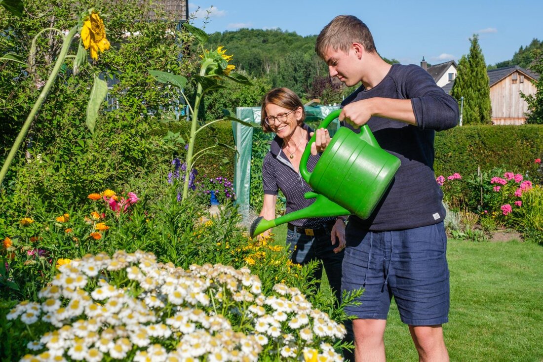 Amberg. Der Frühling bringt viele Aufgaben in Haus und Garten. Wer Hilfe bei leichten Arbeiten sucht, findet über die Taschengeldbörse Unterstützung von 13- bis 21-Jährigen – aktuell stehen 485 Helfer bereit.