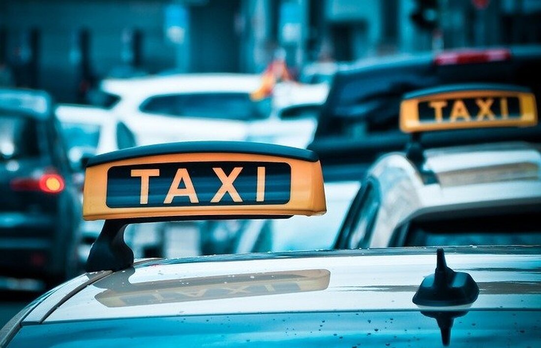 Grafenwöhr. Er fährt sie zu einer Bar – sie beklauen den Taxifahrer. Jetzt ermittelt die Polizei.  Wie die Polizei Eschenbach am Dienstag mitteilt, ließ sich eine Gruppe von fünf US-Amerikanern [&hellip;]