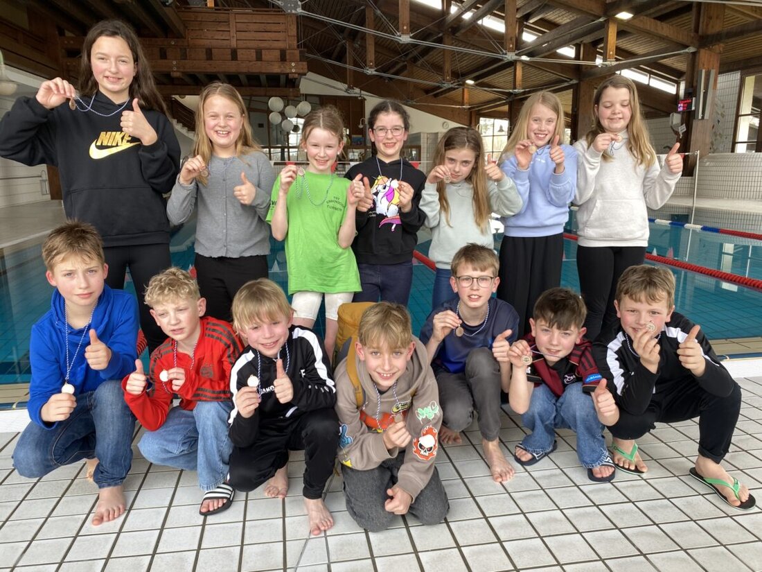 Erbendorf. Beim Kreisentscheid Schwimmen trat die Grundschule Erbendorf mit 14 Kindern an; zwölf starteten aktiv. Nach starken 66 Bahnen im Dauerschwimmen über acht Minuten holte das Team insgesamt den fünften Platz.