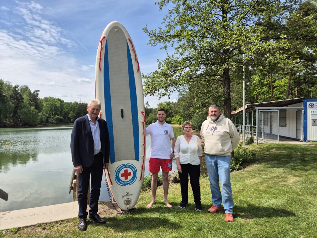 Maxhütte-Haidhof. Die Badestelle Tegelgrube öffnet am 17. Mai 2025 und ist täglich von 7.00 bis 21.00 Uhr zugänglich; Betreuung erfolgt ehrenamtlich durch die BRK Wasserwacht. Die Wasserqualität entspricht den bakteriologischen Anforderungen.