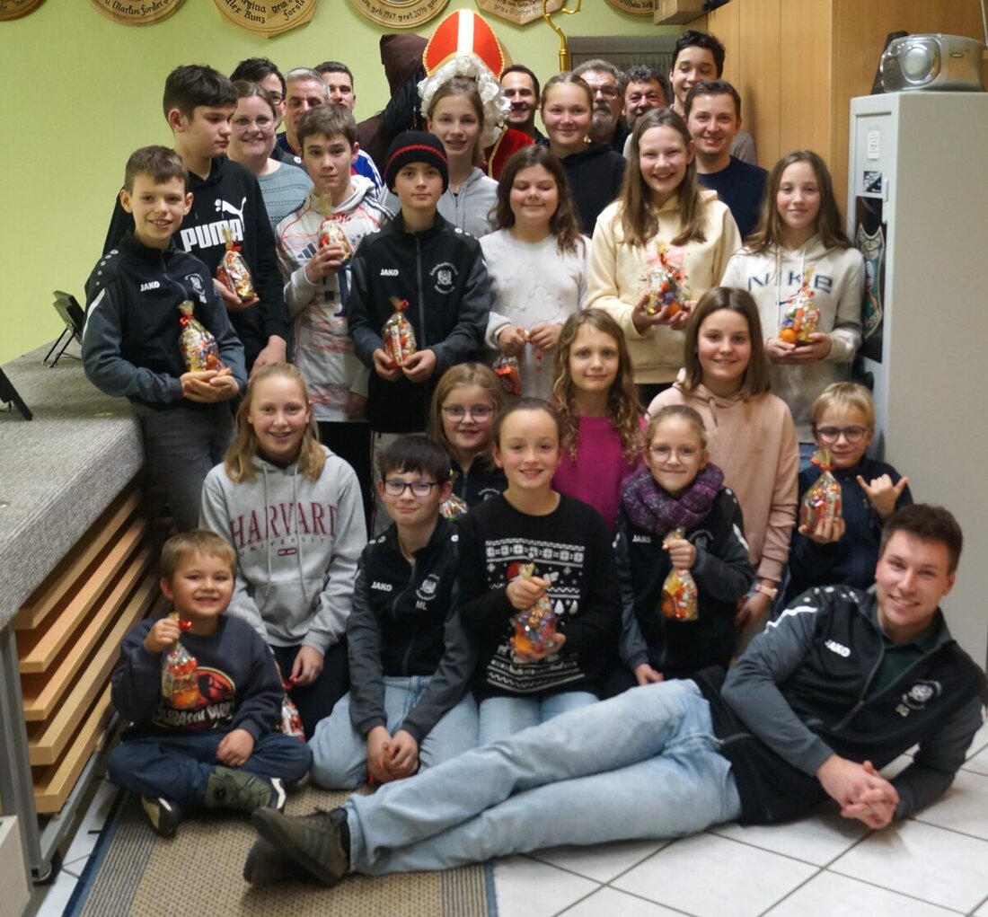 Pfreimd/Weihern. Die Eichelbachschützen Weihern-Stein feierten ihr Nikolausschießen mit Teilnehmerrekord: 57 Schützen, darunter 22 Kinder. Nikolaus und Knecht Ruprecht sorgten für Stimmung.