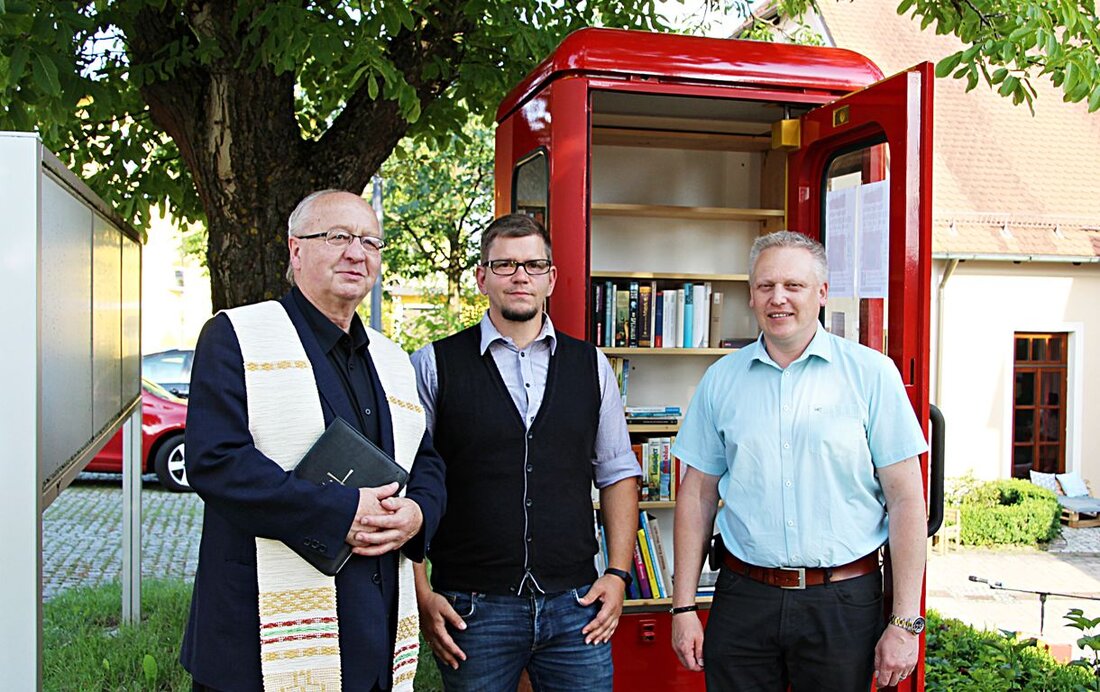 Kirchenthumbach. Eine ausgemusterte Telefonzelle sorgt in Kirchenthumbach für Begeisterung: Sie wurde kurzerhand zum “offenen Bücherschrank” umfunktioniert.  Von Jürgen Masching  „Es ist ein wunderbarer Abend für uns alle“, sagte SPD-Ortsvorsitzender Jan Wiltsch bei [&hellip;]