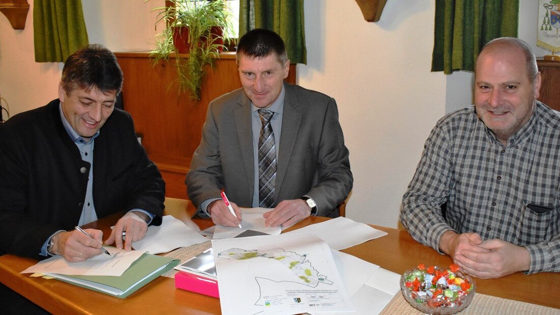 Grafenwöhr. Schnelleres Internet für die letzten 23 Gebäude: Weitere Ortsteile in Grafenwöhr bekommen Internet in Lichtgeschwindigkeit.  Von Renate Gradl Es sind nur noch einzelne Gebäude, die nicht mit bis zu 1000 [&hellip;]