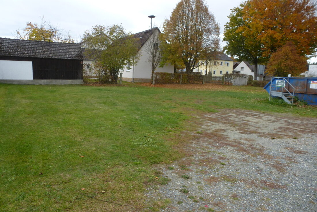 Dürnast. Der geplante Funkmast fällt wegen hoher Glasfaser-Kosten aus. Ein Vodafone-Turm in Thansüß soll Dürnast mitversorgen; Weiherhammer treibt Alia-Projekt mit Wärmepumpen und Info-Veranstaltung voran.