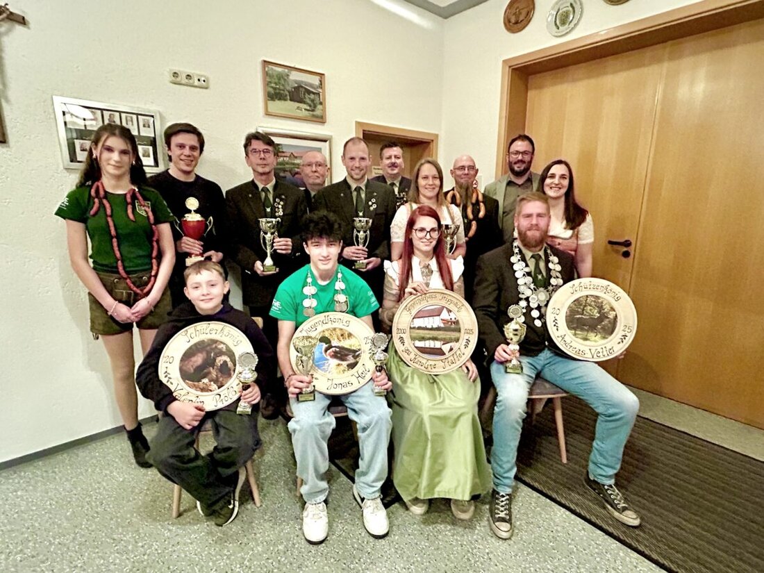 Trippach. Bei der Proklamation der Schützenkönige feiern die Tell-Schützen drei neue Titelträger: Andreas Vetter, Jonas Heil und Valentin Prölß. Am Samstag, 8. November, kamen 46 Teilnehmer im Dorfgemeinschaftshaus zusammen.