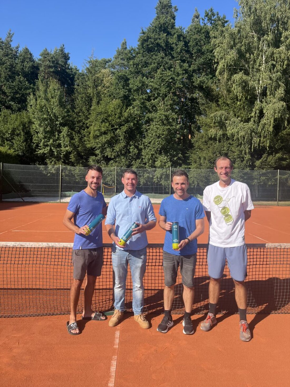 Eschenbach. Siegfried Zimmermann von "Die Bayerische" unterstützt erneut den Tennisclub Eschenbach, diesmal bei den Ausgaben für Spielbälle. Es ist seine zweite Unterstützung, was eine starke Partnerschaft zeigt.