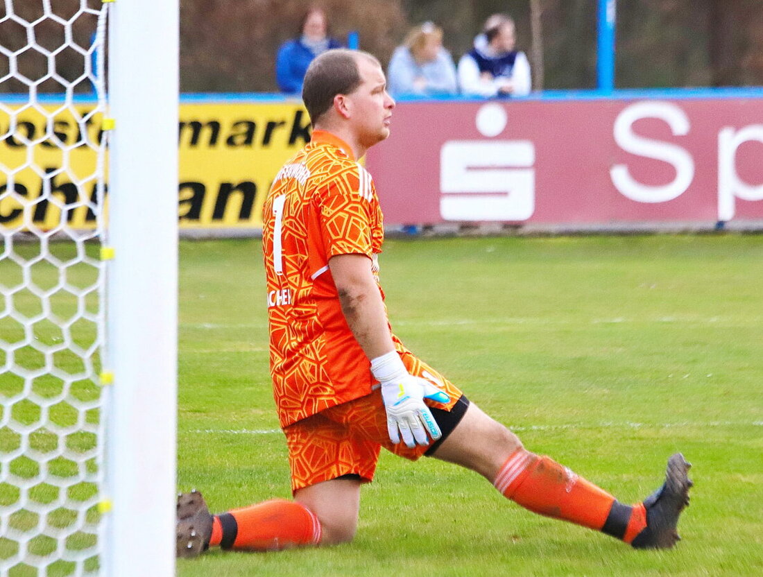 Etzenricht. Am Samstag um 10.30 Uhr testet der SVE daheim die stark verstärkte SpVgg Trabitz, Favorit auf den Bezirksligaaufstieg. Neu-Trainer Daniel Liermann und Co Fabian Helleder führen ein runderneuertes Team vor.