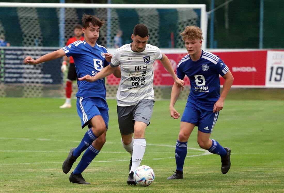 Etzenricht. Der SV Etzenricht testet am Dienstag um 19.30 Uhr in Raigering gegen den aufstrebenden SV Raigering, Spitzenreiter der Kreisliga Süd. Nach der Steigerung zuletzt soll der Test Klarheit bringen.