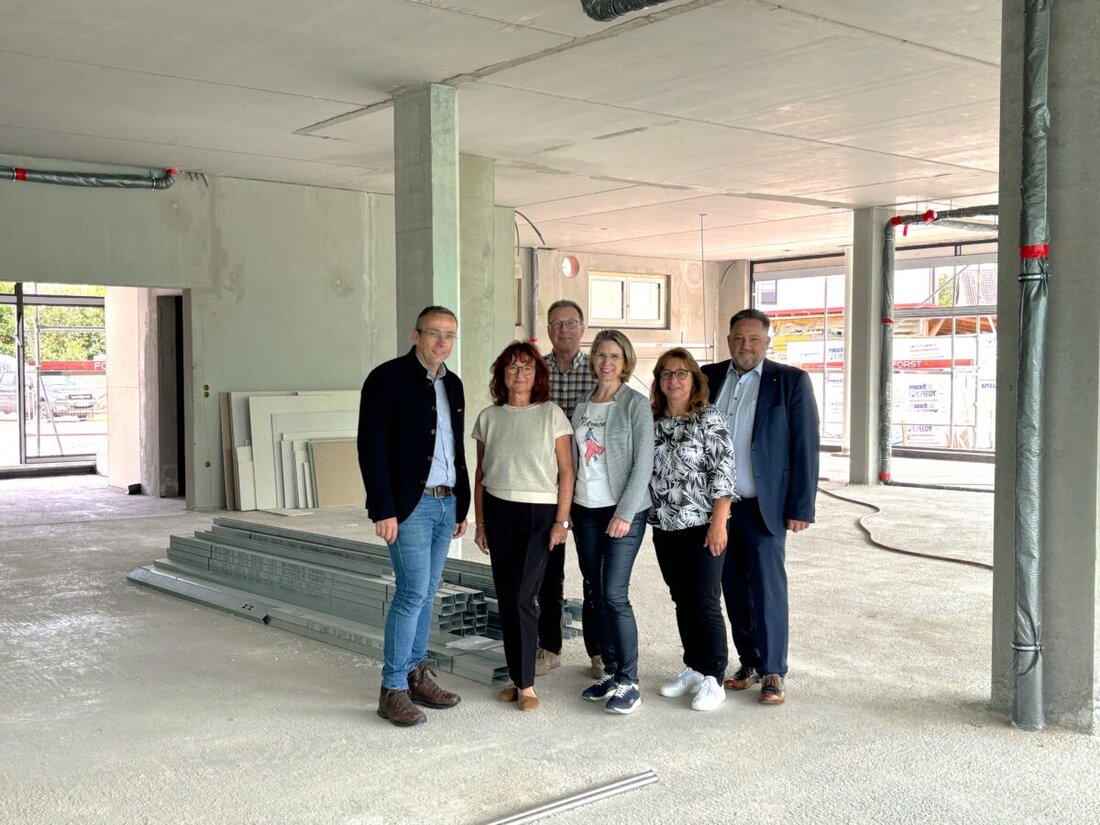 Teublitz. Der Bau der neuen Stadtbücherei macht Fortschritte und soll bis März 2026 abgeschlossen sein, mit moderner Ausstattung und einer Vielfalt an Medien. 