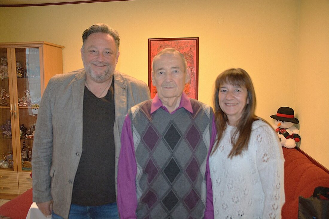 Teublitz. Klaus Schmid feierte seinen 80. Geburtstag, nachdem er sein Leben lang in Teublitz verbracht und sich ehrenamtlich engagiert hatte. Er freut sich auf sein erstes Urenkelkind im Oktober.