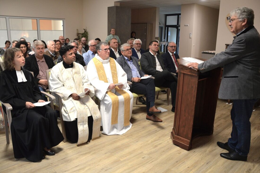 Teublitz. Ein heller, freundlicher Gemeinschaftsraum, Stimmengewirr, Kaffeeduft und gespannte Erwartung: So präsentierte sich am Freitag, 12. September 2025, die neue Caritas-Tagespflege am Stadtpark bei ihrer offiziellen Eröffnung.