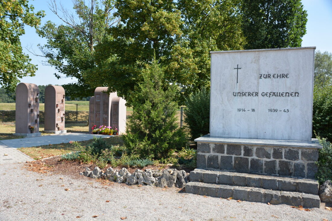 Teublitz. Zum Volkstrauertag 2024 gedenkt Teublitz der Kriegsopfer mit Gottesdiensten und Kranzniederlegungen am 16. und 17. November.