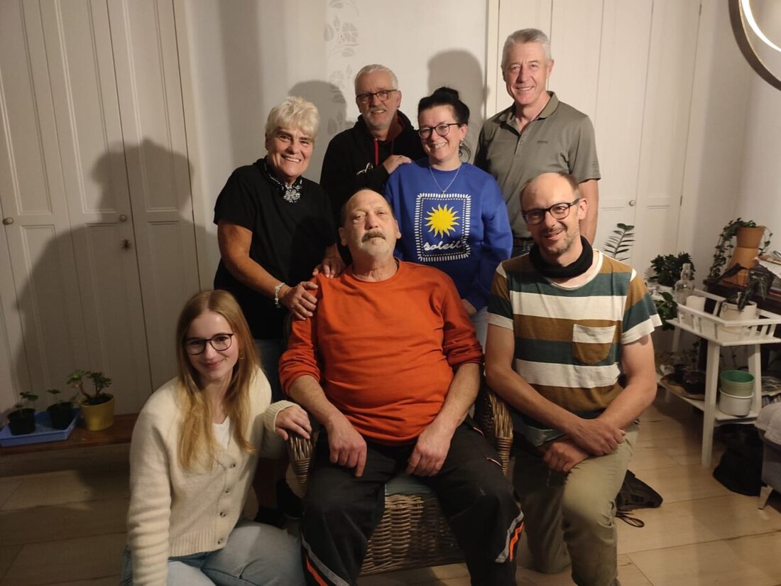 Tirschenreuth. Mit dem Lustspiel „Der verkaufte Großvater“ lädt der Trachtenverein D’ Werdenfelser zu Theaterabenden am 24., 25., 30. und 31. Oktober 2026 ein. Der Vorverkauf startet am 12. Oktober, der Eintritt kostet neun Euro.