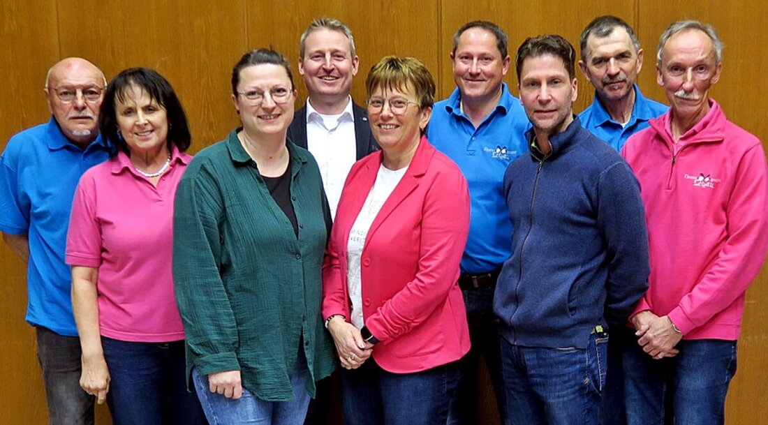 Letzau. Bei der Jahreshauptversammlung der Theatergruppe Letzau gab es bei der Vorstandswahl keine Änderungen; alle Amtsinhaber wurden bestätigt. Die Premiere des neuen Stücks findet am 25. April statt, fast alle Karten sind bereits verkauft.