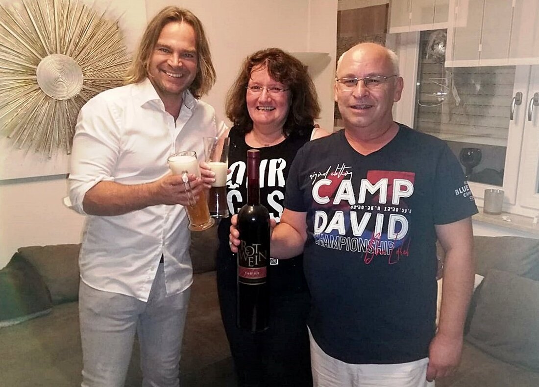 Windischeschenbach. Ein 50. Geburtstag muss gebührend gefeiert werden. Ganz nach diesem Motto lud Sandra Gattaut ihre Liebsten in den heimischen Garten ein. Mit Festzelt, Catering, kühlen Getränken, vielen Geschenken, jeder [&hellip;]