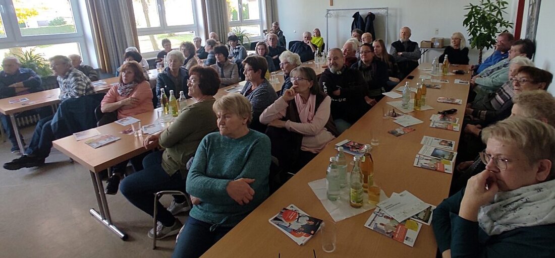 Schlammersdorf. Im Bürgerhaus sprach Hausärztin Steffi Wiltsch über gesundes Altern und die Kraft einer positiven Haltung. Mehr als 40 Gäste erlebten einen informativen Nachmittag. Nächster Termin am 24. November, 18.30 Uhr.
