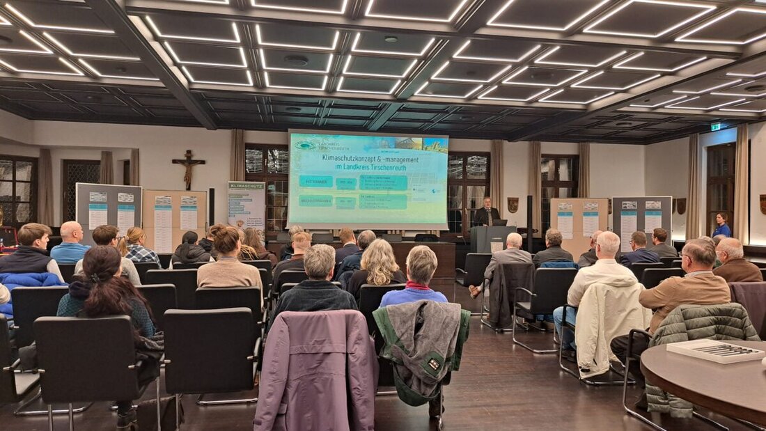 Tirschenreuth. Der Landkreis hat sein Klimaschutzkonzept mit 80 Maßnahmen zur Klimaneutralität vorgestellt. Rund 70 Interessierte nahmen teil, Bürger können sich über eine Plattform einbringen.