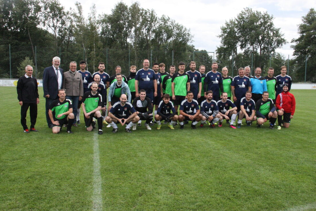 Tirschenreuth. Die Stadt empfing ihre Partnerstadt Lauf zum jährlichen Fußballspiel und feierte einen 3:2-Sieg. Die Freundschaft beider Städte wurde beim gemeinsamen Abendessen im FC-Sportheim gestärkt.