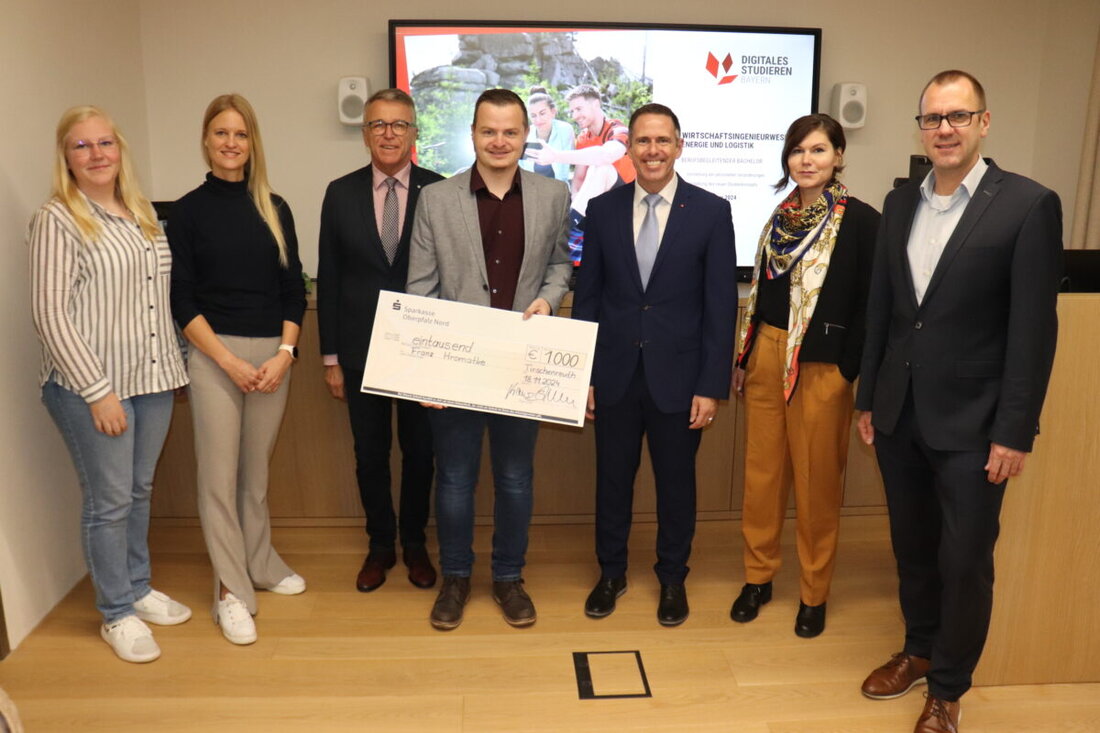 Tirschenreuth. Ein Förderpreis wurde an HAW-Student Franz Hromatke verliehen und eine intensivere Zusammenarbeit zwischen HAW und Stadt Tirschenreuth besprochen. Die HAW überarbeitet ihr Konzept für Präsenzzeiten und plant enge Kooperationen mit lokalen Unternehmen und dem Landkreis.