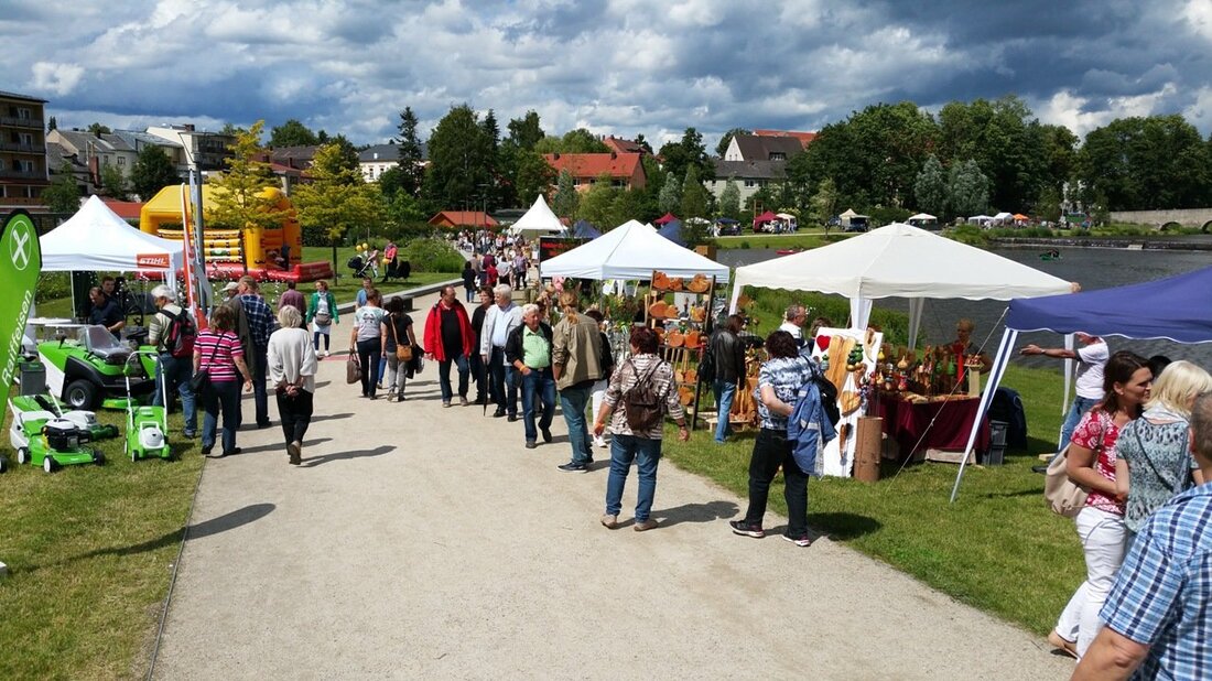 Tirschenreuth. Nach dem großen Erfolg der ersten Tirschenreuther Gartentage vor zwei Jahren findet heuer am Wochenende 16./17. Juni im Fischhofpark die Fortsetzung dieses Publikumsmagneten statt. Dann erwarten den Garten- und Naturliebhaber [&hellip;]