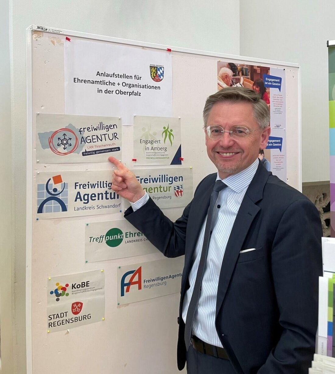 Tirschenreuth/München. Letzte Woche hatte die Freiwilligenagentur des Landkreises die besondere Gelegenheit, sich im Bayerischen Landtag gemeinsam mit der lagfa Bayern den Abgeordneten zu präsentieren. 