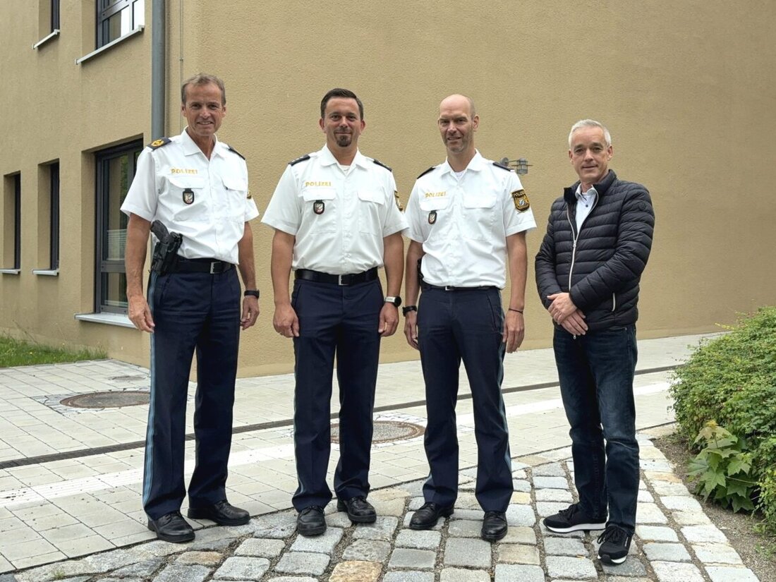 Schwandorf. Am Montag begrüßte Polizeivizepräsident Robert Fuchs im Rahmen einer polizeiinternen Feierstunde Torsten Melchner offiziell als neuen Leiter der Autobahnpolizeistation Schwandorf. Der 45-Jährige hat die Leitungsposition bei der Autobahnpolizei bereits zum 1. Mai übernommen.