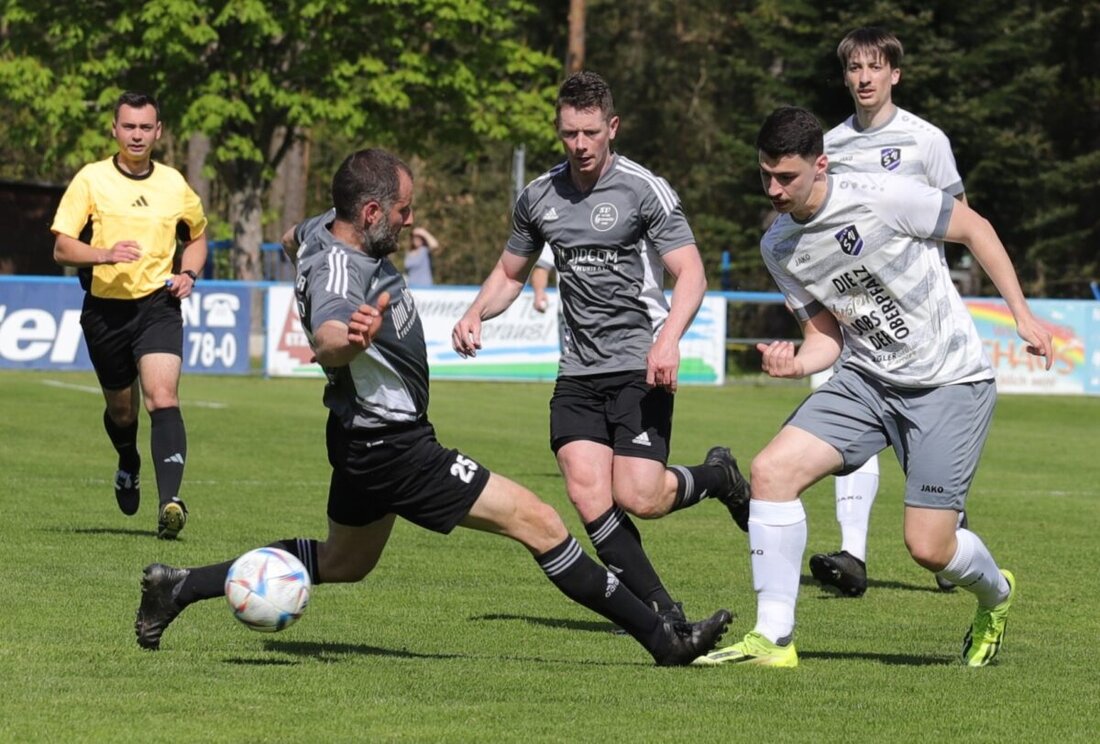 Etzenricht. Für Etzenrichts Abteilungsleiter Manfred Herrmann hat der Pokalwettbewerb aus mehreren Beweggründen einen hohen Stellenwert. Neben der Prestigeangelegenheit, dem von dem Sportwettenanbieter gebotenen Geldpreis, einem womöglich vollen Haus im finalen Spiel sieht der SV-Manager die Möglichkeit, im weiteren Verlauf des Wettbewerbs einen attraktiven Gegner auf bayerischer Ebene zugelost zu bekommen.