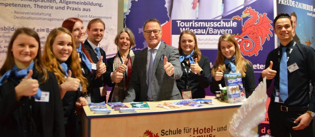 Wiesau/Berlin. Über 12.000 Aussteller aus 186 Ländern und knapp 200.000 Besucher: Mit diesen beeindruckenden Zahlen lässt sich die Internationale Tourismusbörse ITB Berlin als weltgrößte Tourismusmesse zusammenfassen. Diese Gelegenheit ließ sich [&hellip;]