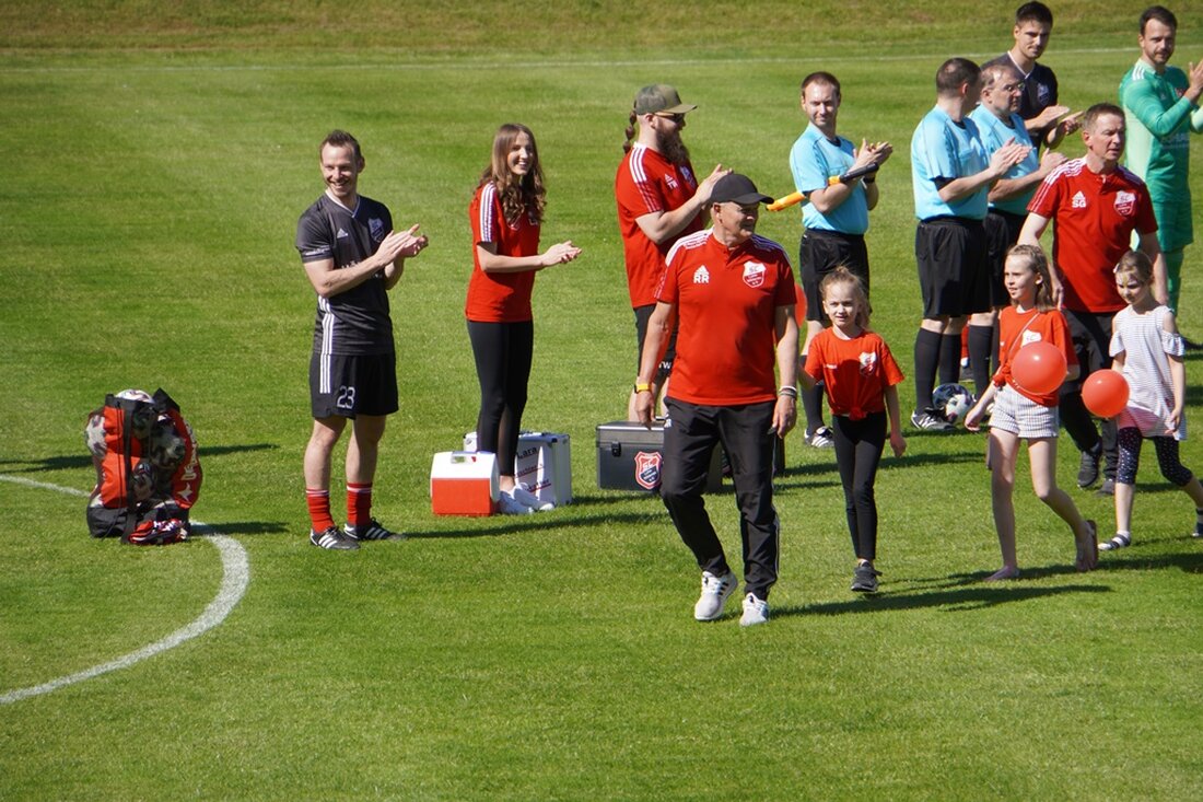 Luhe-Wildenau. Bereits vor dem Anpfiff der Partie zwischen SC Luhe Wildenau und SpVgg Weiden II wurde es emotional. Coach Roland Rittner, der zum Saisonende als Trainer der Wilnauer aufhört, wurde verabschiedet. 