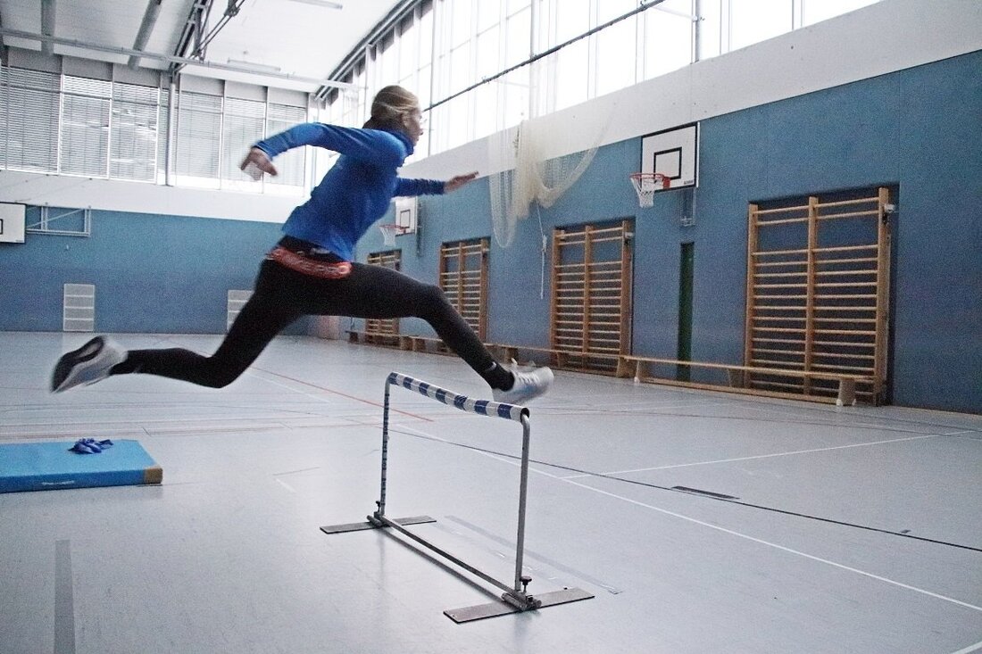 Eschenbach. Corona-Beschränkungen legen das Vereinsleben auf Eis. Der Bayerische Landessportverband (BLSV) startet deshalb eine Kampagne, um Sportlerinnen und Sportler trotzdem weiter zu aktivieren.  Unter dem Hashtag #zamfitbleim motivieren sich Sportler [&hellip;]