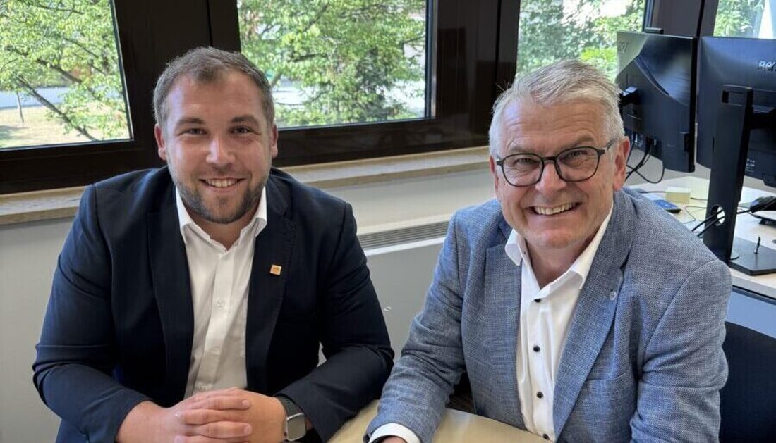 Stulln. Beim Amtsantrittsbesuch gratulierte Landtagsabgeordneter Martin Scharf Bürgermeister Christoph Scharf und sagte Unterstützung zu. Themen waren Transparenz, Beteiligung und Investitionen in Abwasser, und Kläranlage.