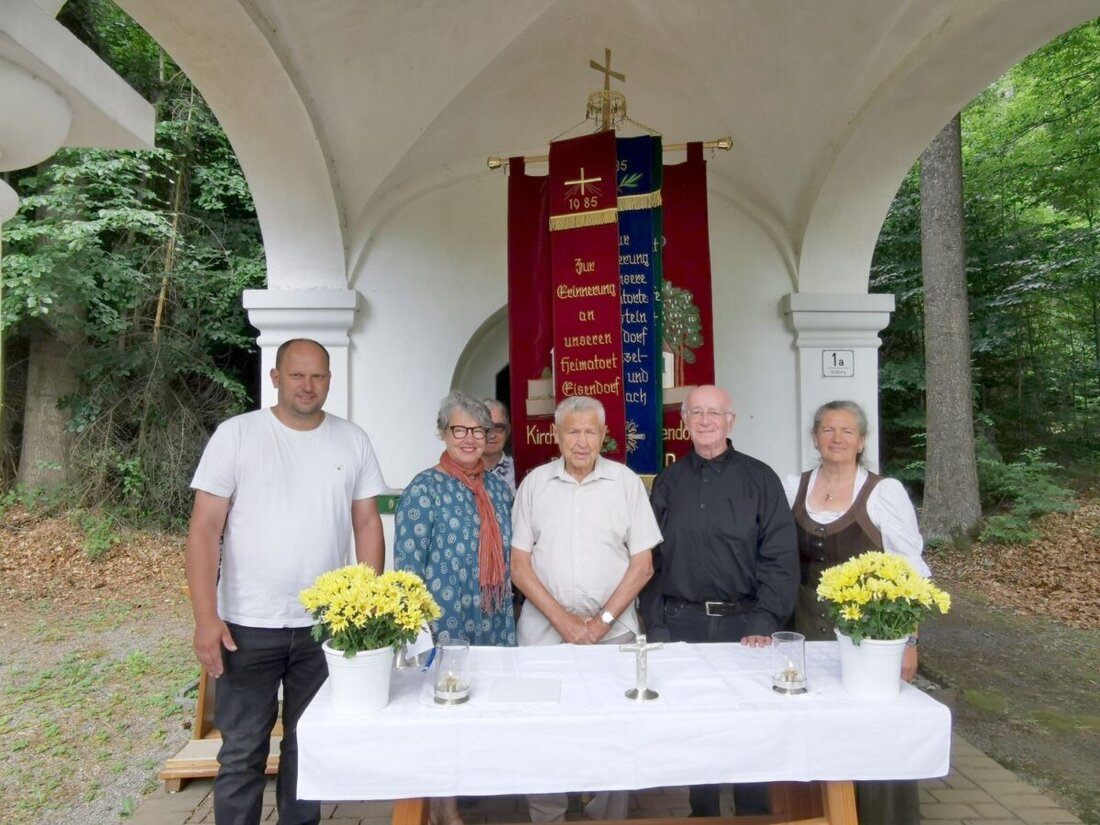 Eslarn. Der Heimatverein „Eisendorf und Umgebung“ trauert um seinen Gründer, langjährigen Vorsitzenden und Ehrenvorsitzenden Josef Hoffmann, der im Juli im Alter von 91 Jahren verstorben ist.